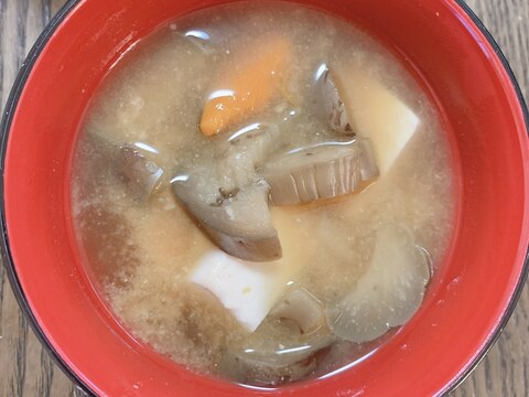 豆腐となすとかぼちゃの味噌汁